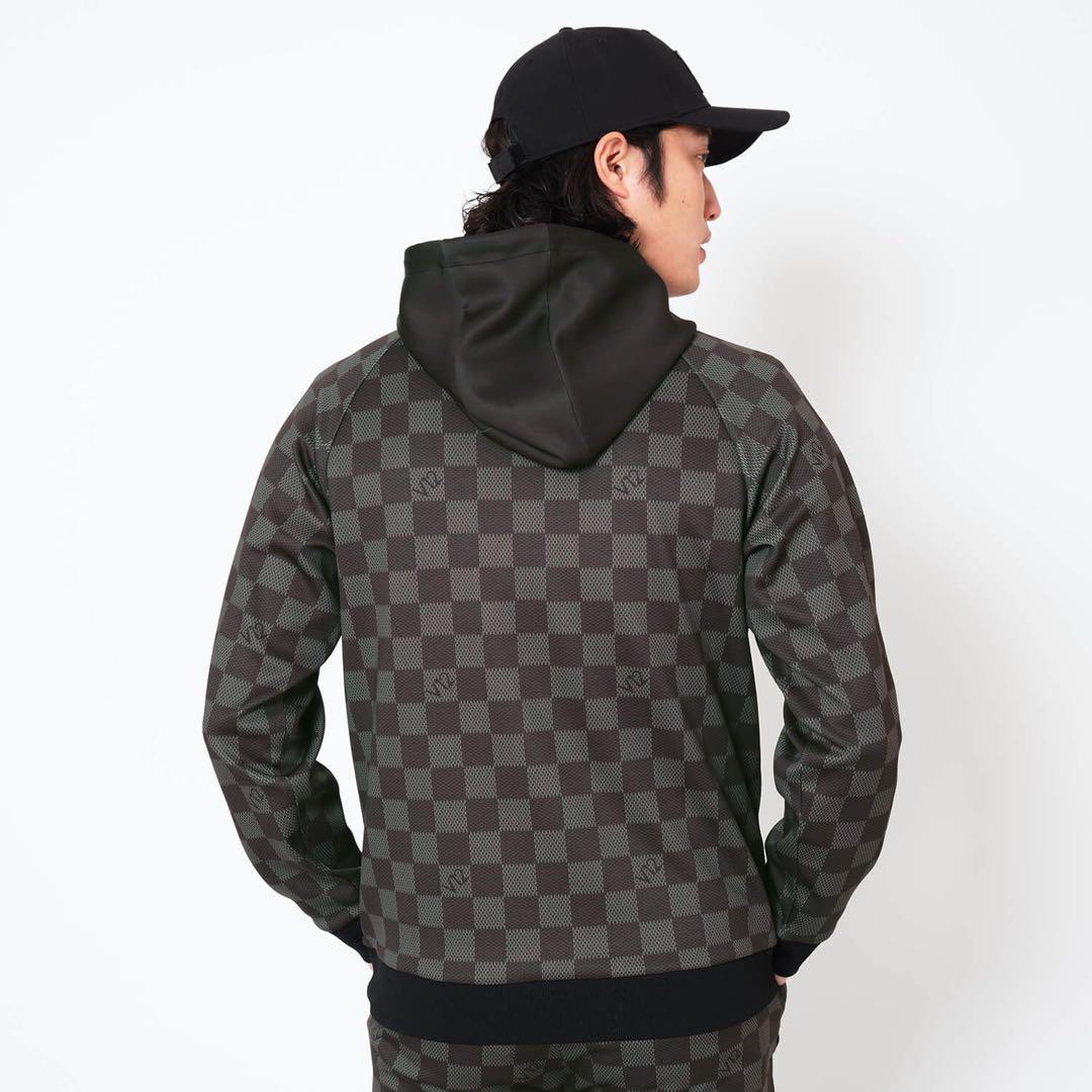 【新品未使用】v12フード付きセットアップ ストレッチ素材 XL メンズウェア