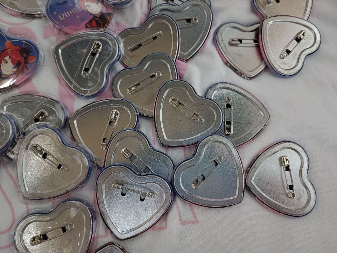 すとぷり　莉犬　缶バッチ　2023　ハロウィン　ハートの缶バッチ