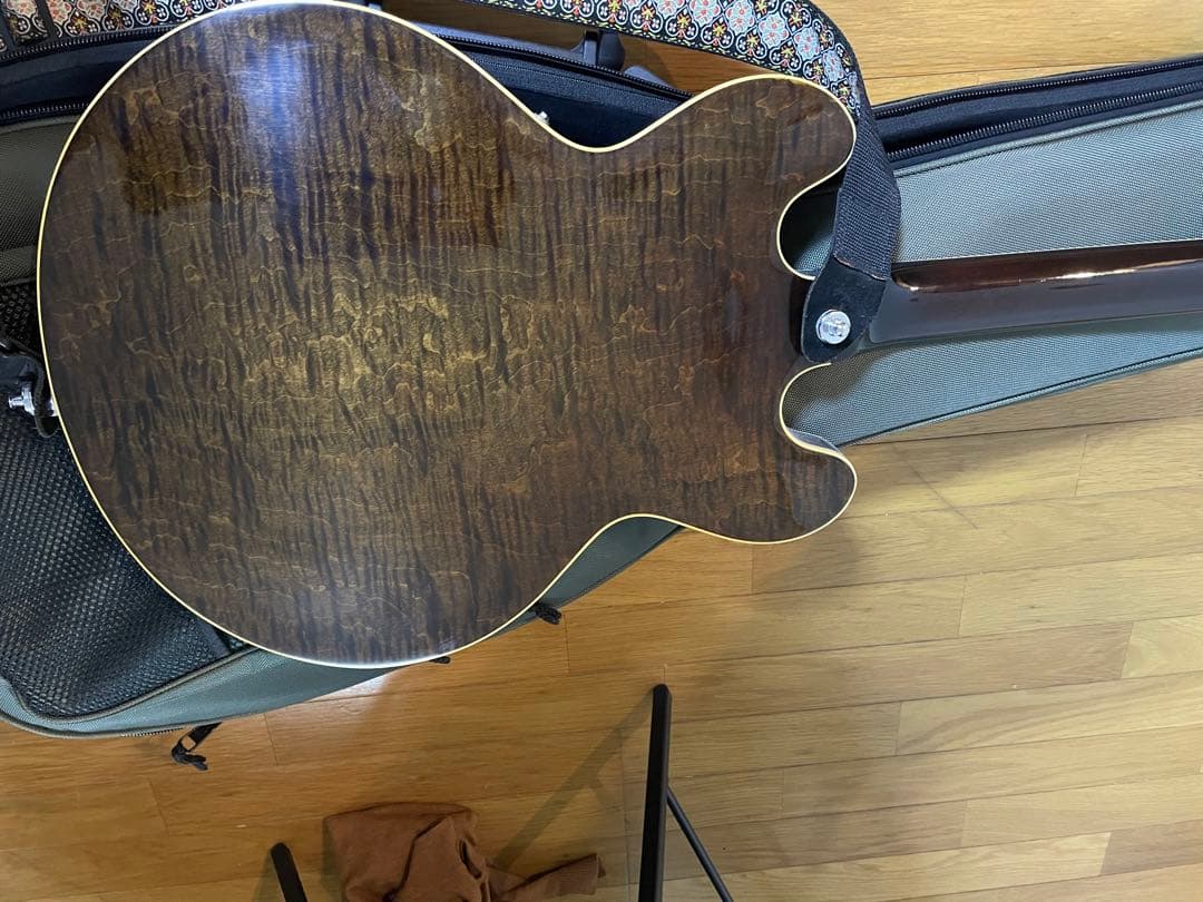 太郎ギブソンGibson Historic ES-330 Figured