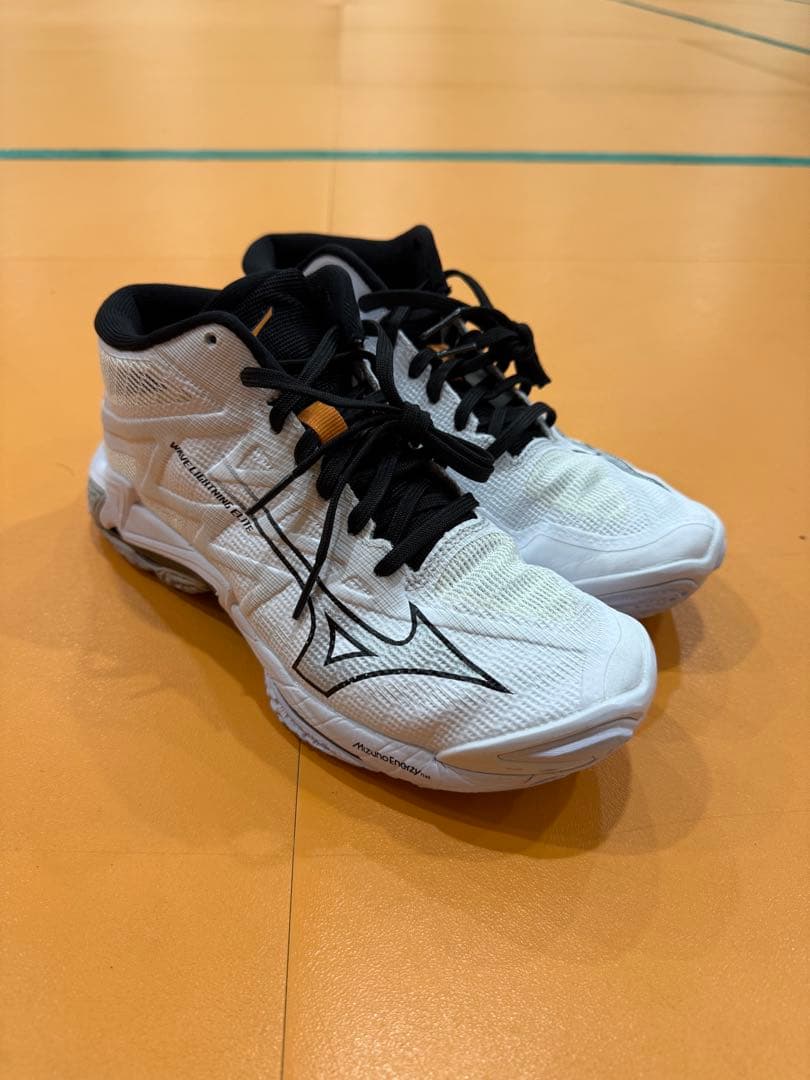 Mizuno バレーボール シューズ 24cm 最新モデル　2、3回のみ使用