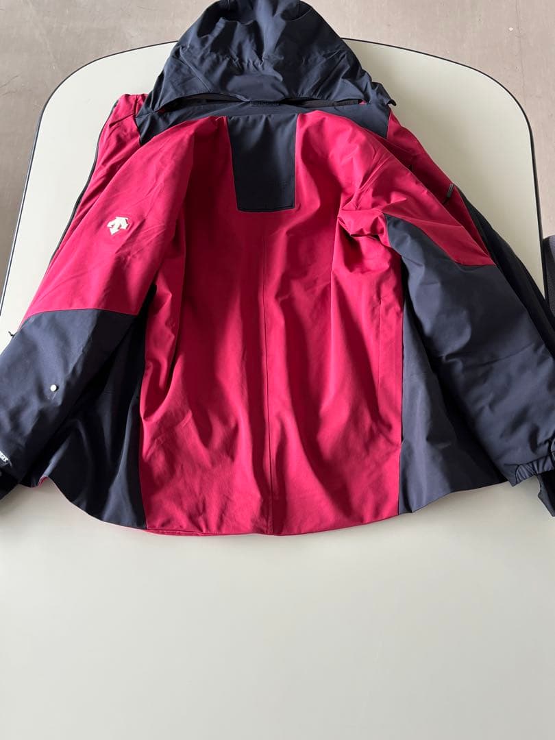 DESCENTE スキーウェア22/23モデルSサイズジャケットのみ