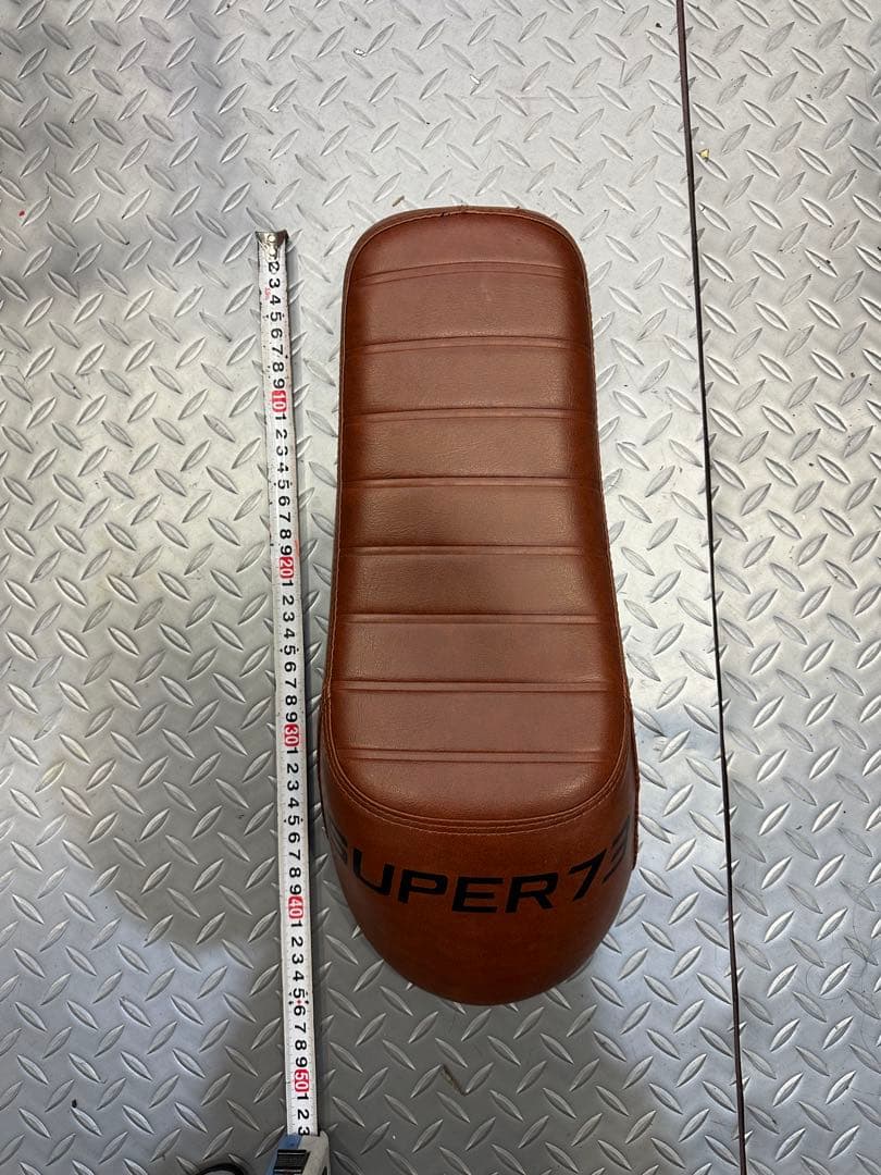 Super73カスタムシート(サイズ載せあり)、穴取り付け工事別途になります。