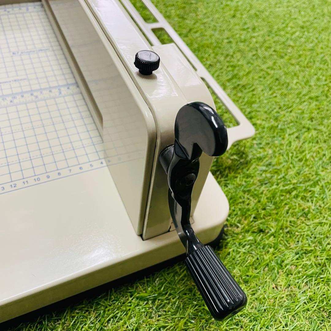 大型ペーパーカッター 裁断機 A4対応 書籍裁断 3.7cm