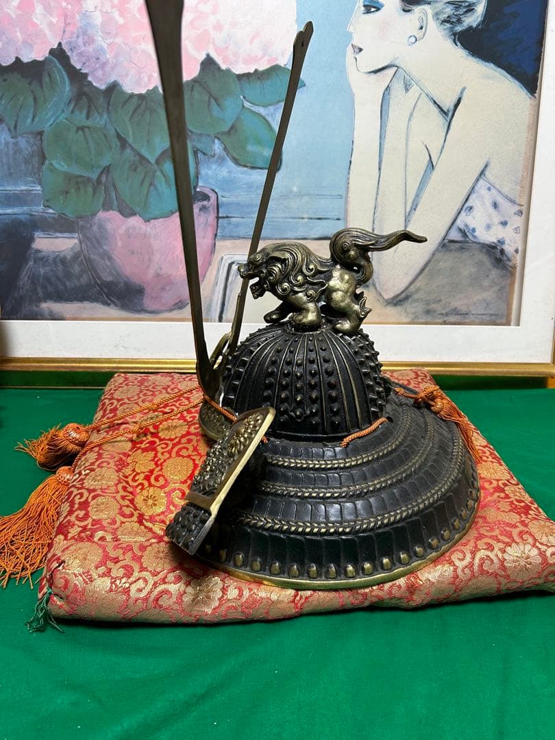 源九郎義経　獅子頭の出世兜の置物