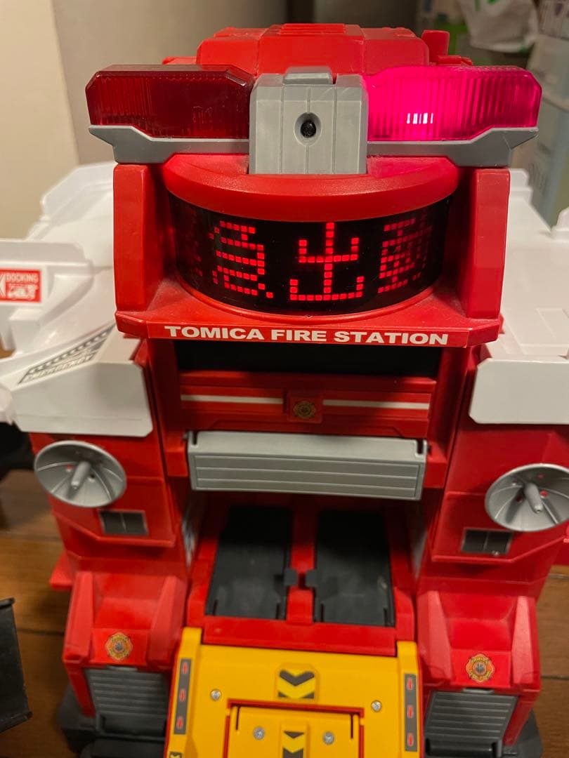 トミカシリーズ 変形ファイヤーステーション等４点セット！