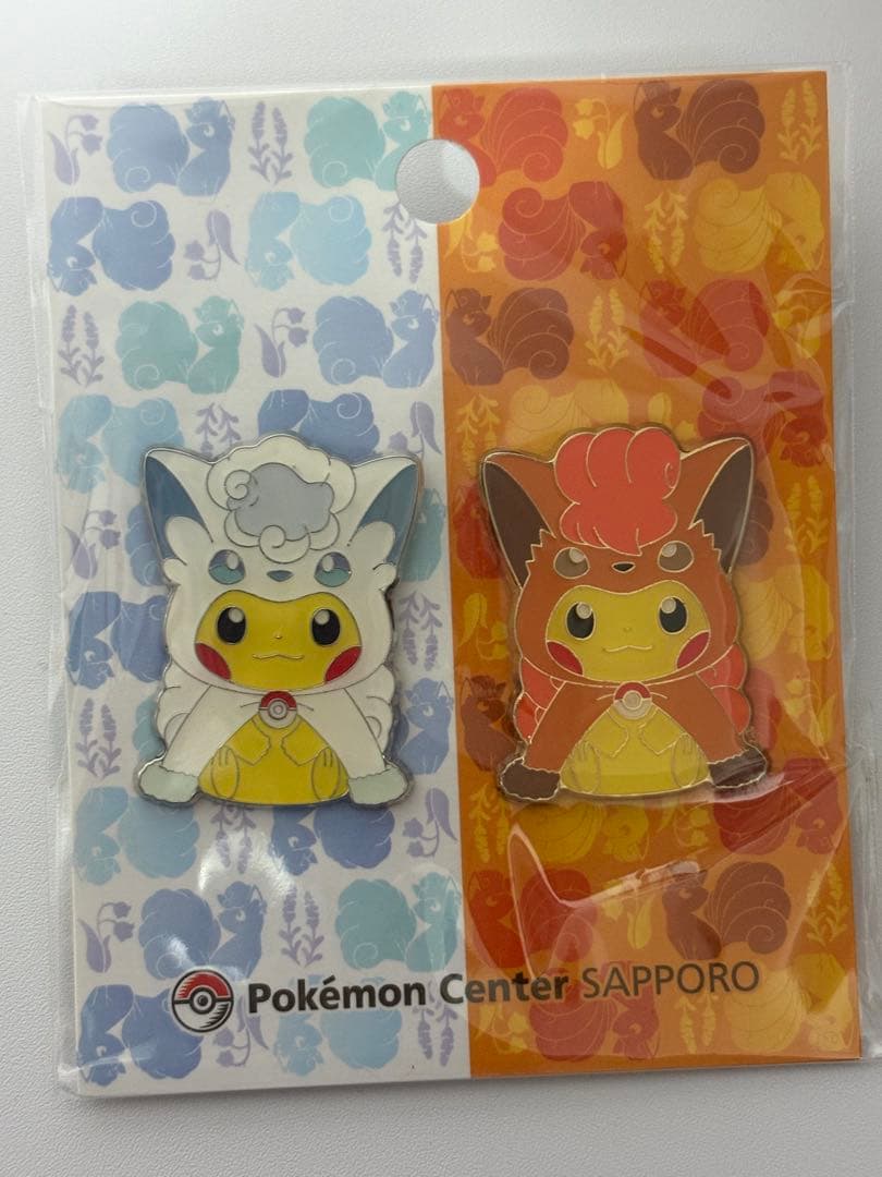 アローラロコン&ロコンポンチョのピカチュウ ピンズセット