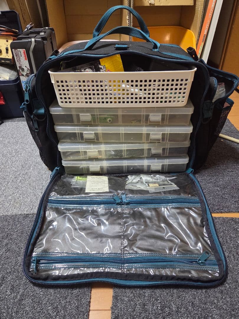 フィッシング用バッグ 黒と青 中型