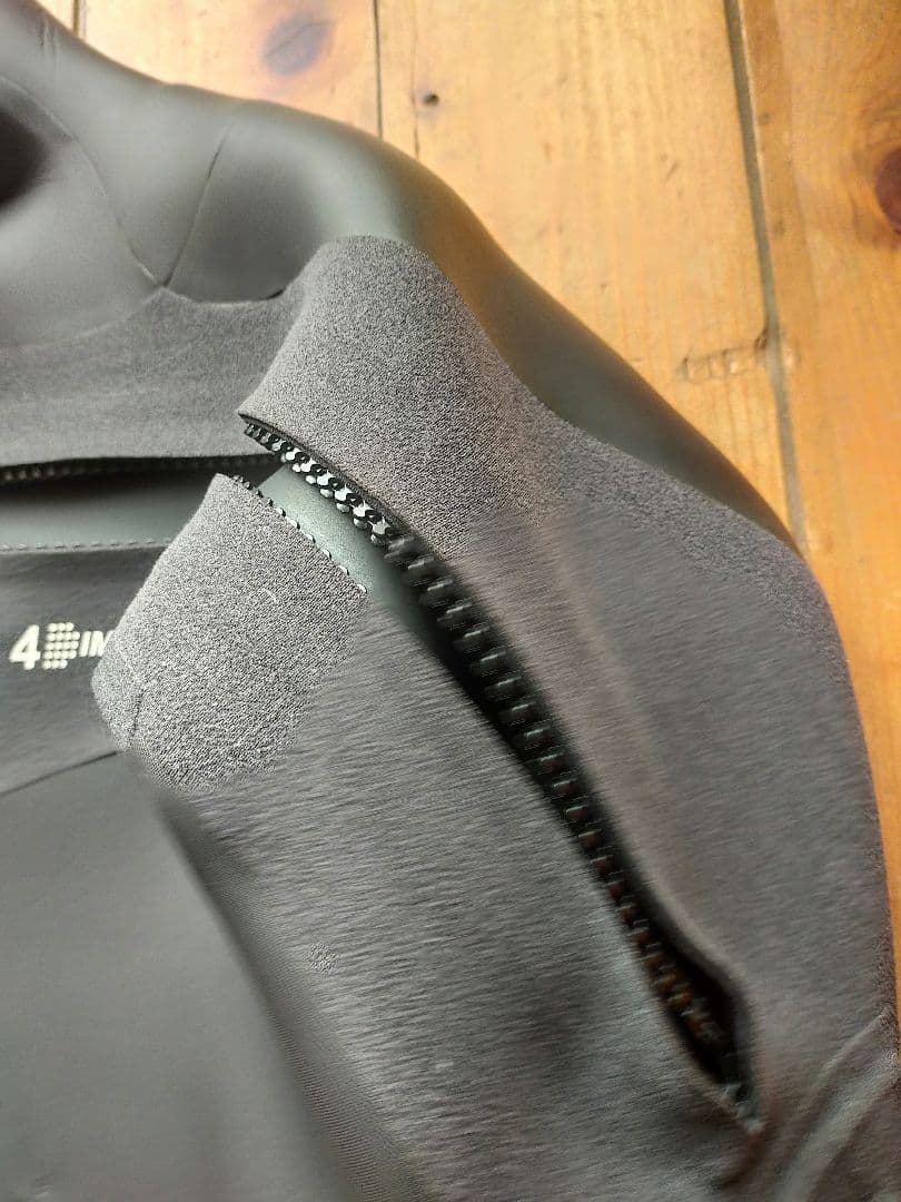 ウェットスーツ　スーパーセミドライスーツ4ディメンション 4Dimensions