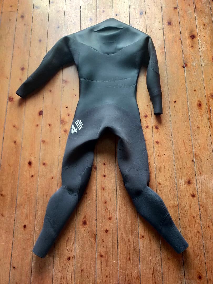 ウェットスーツ　スーパーセミドライスーツ4ディメンション 4Dimensions