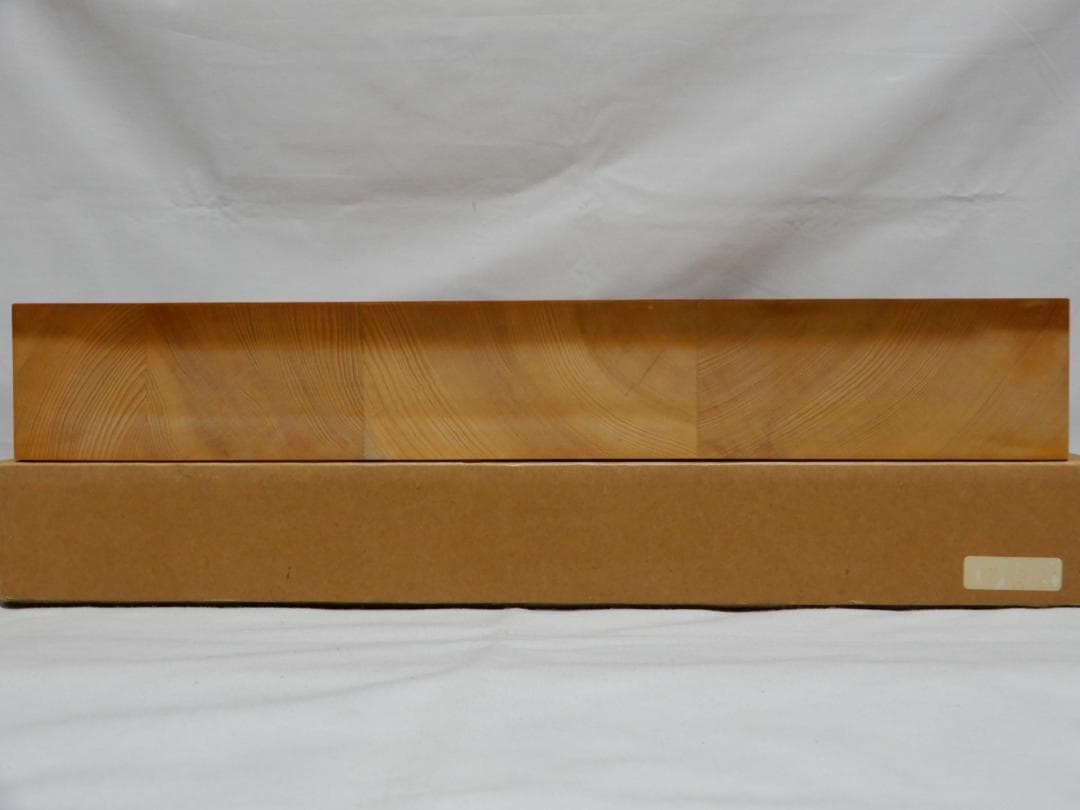 国産（日向産） 本榧卓上碁盤（ハギ盤） 2寸1分　ほんのり甘い香り!　使用僅美品