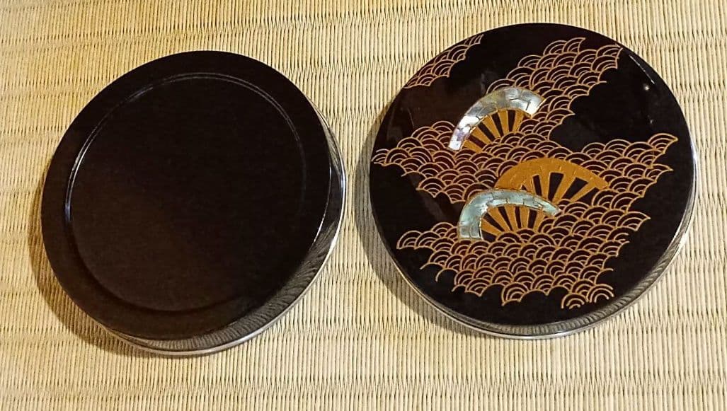 茶道具　香合　片輪波　青貝　蒔絵　宗賀造　共箱