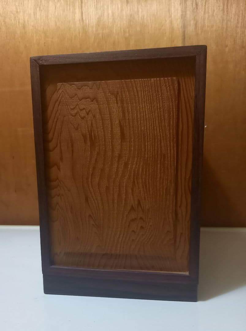 屋久杉と黒檀で作られた※メジロ用箱