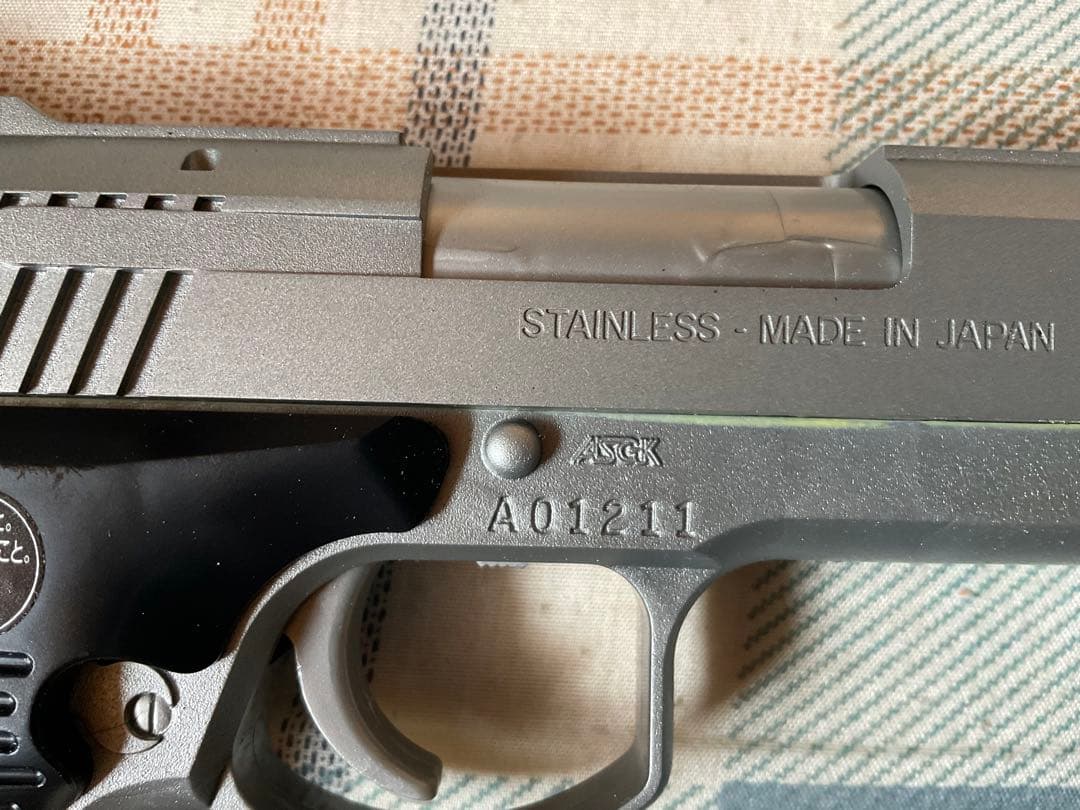 AUTOMAG III ハイグレードタイプ。6mmBB弾使用　対象年齢10才以上