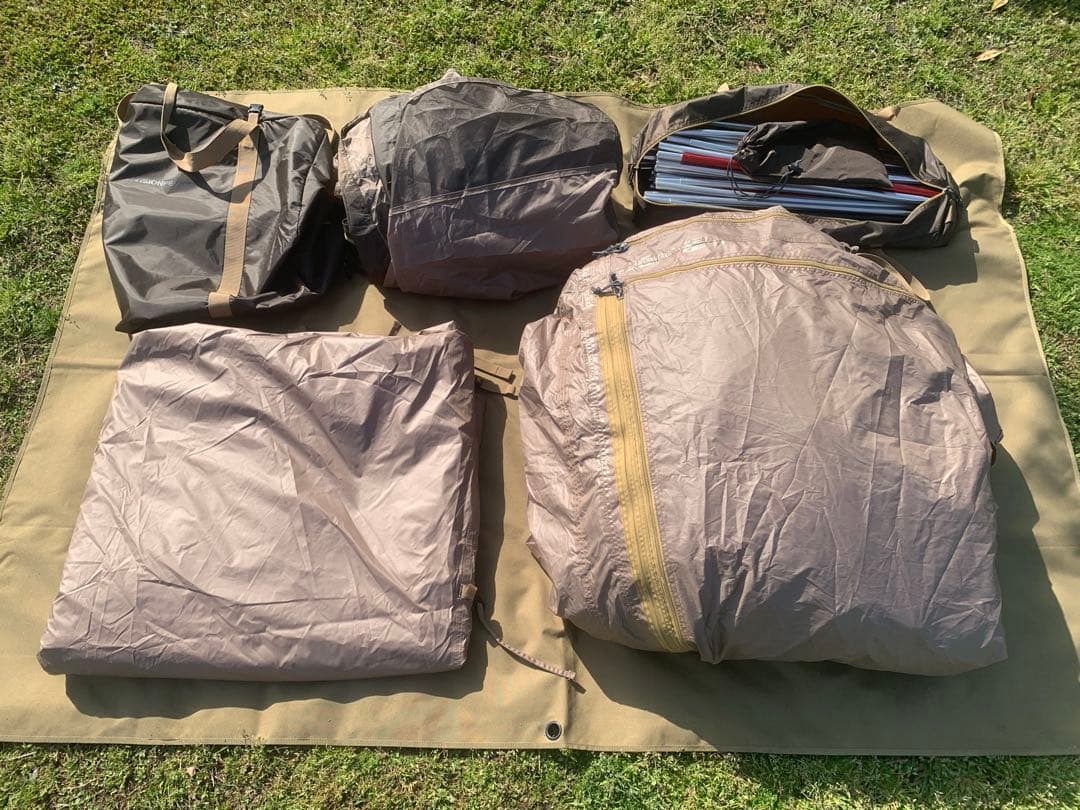 クアトロアーチ2ルームテント+RF(最大収容人数5〜6人)