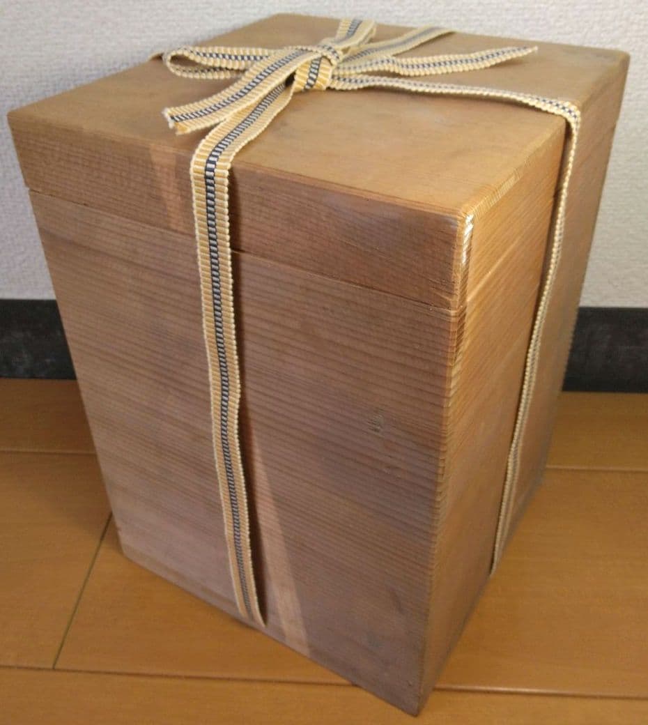 人間国宝 金城次郎 線彫魚文壷 栞 共箱 未使用品 壷屋焼 やちむん 笑魚 海老