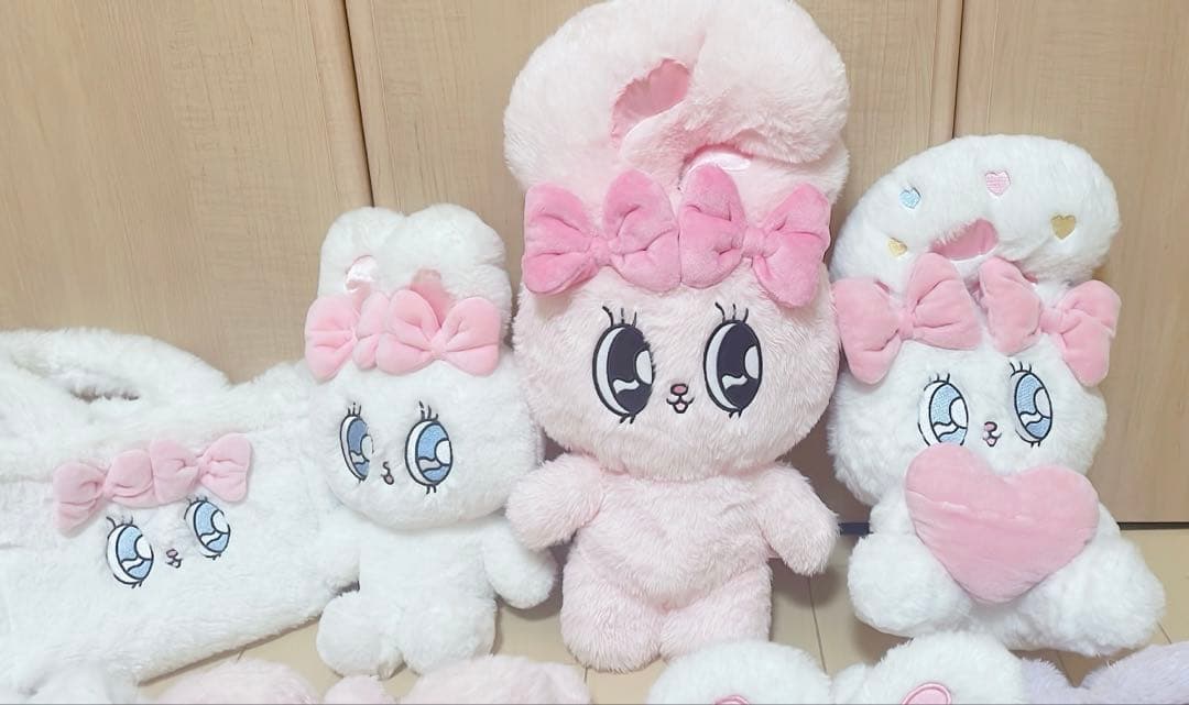 エスターバニー　ぬいぐるみ　ヘアバンド　バッグ　シュシュ　パスケース　まとめ売り