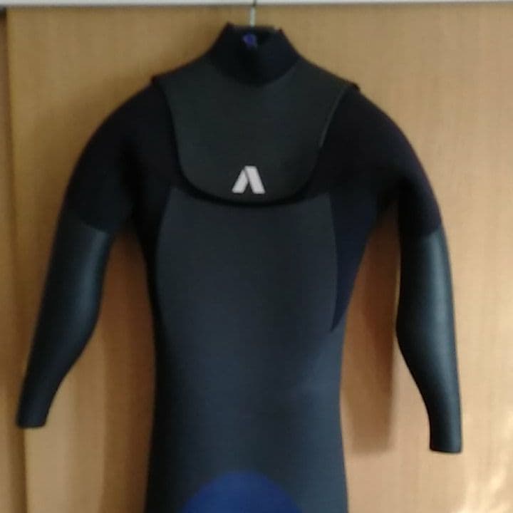 エアタイト　セミドライウェットスーツ