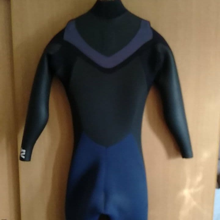 エアタイト　セミドライウェットスーツ