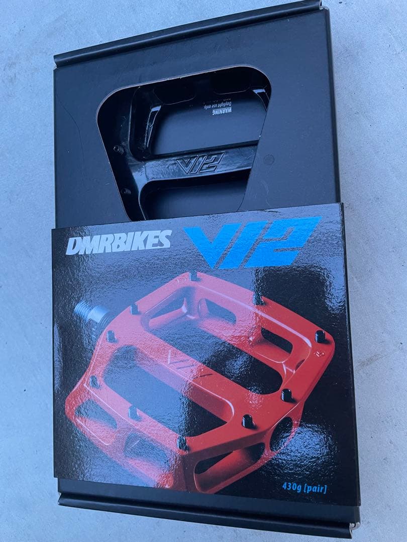 むーんDMR BIKES V12 フラットペダル ブラック430g