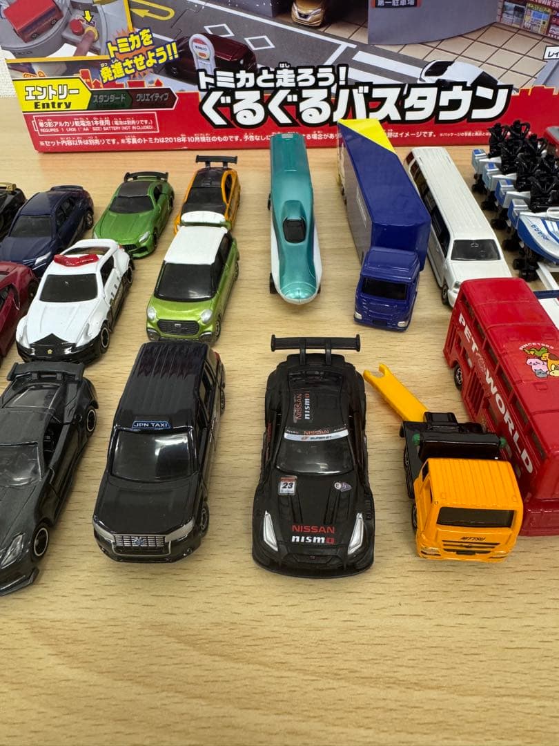 ぐるぐるバスタウン タウンどうろセット トミカ付き