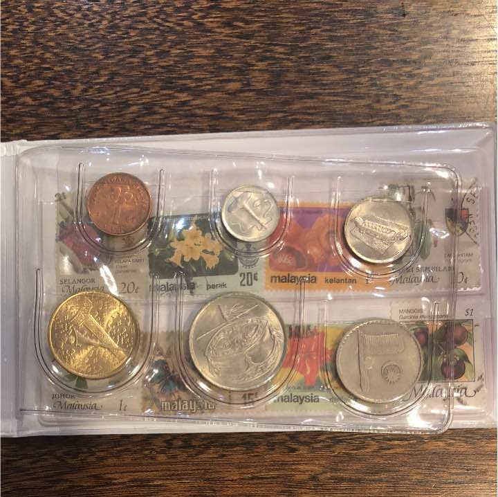 外国と使用済み切手のパッケージ品