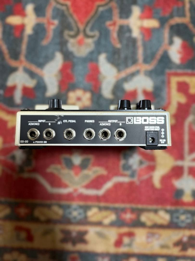 BOSS DD-20 digital delay “giga delay”