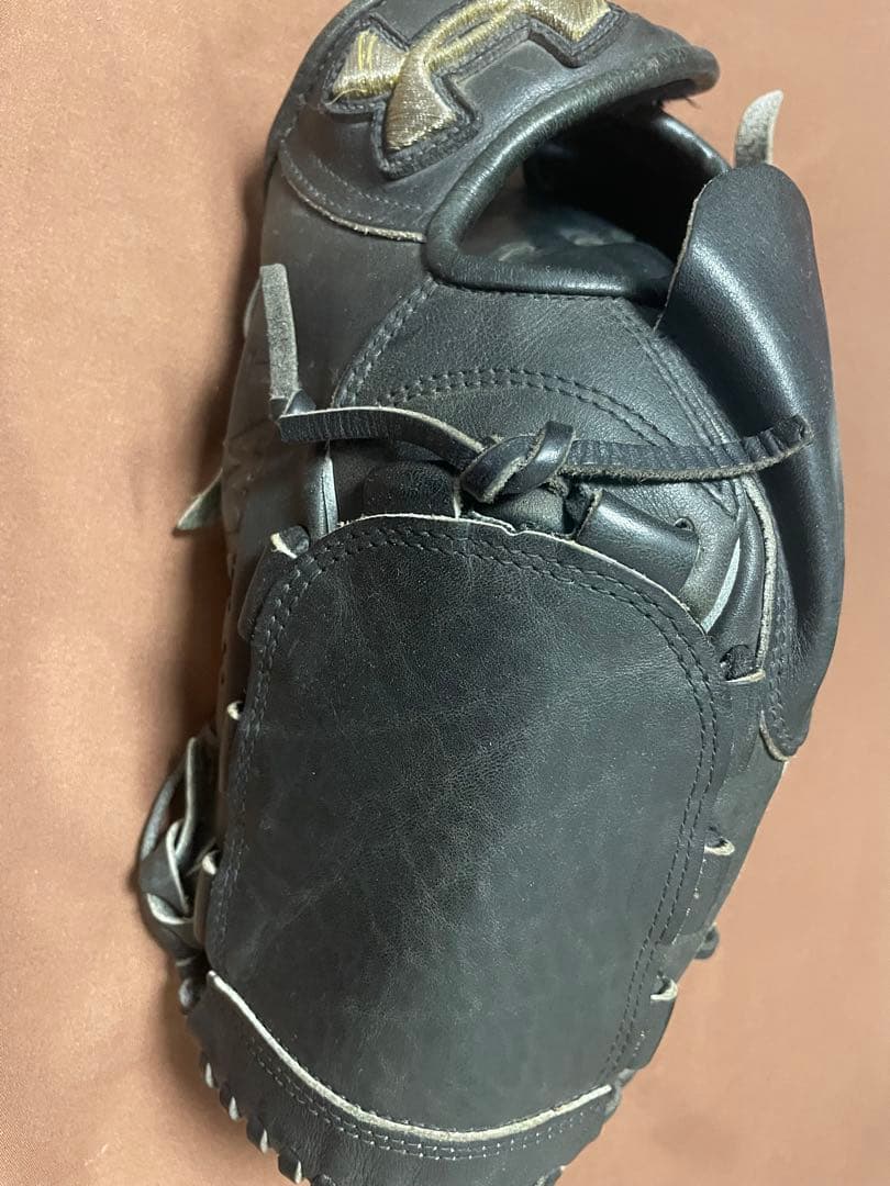 Under Armour ブラック 軟式グローブ