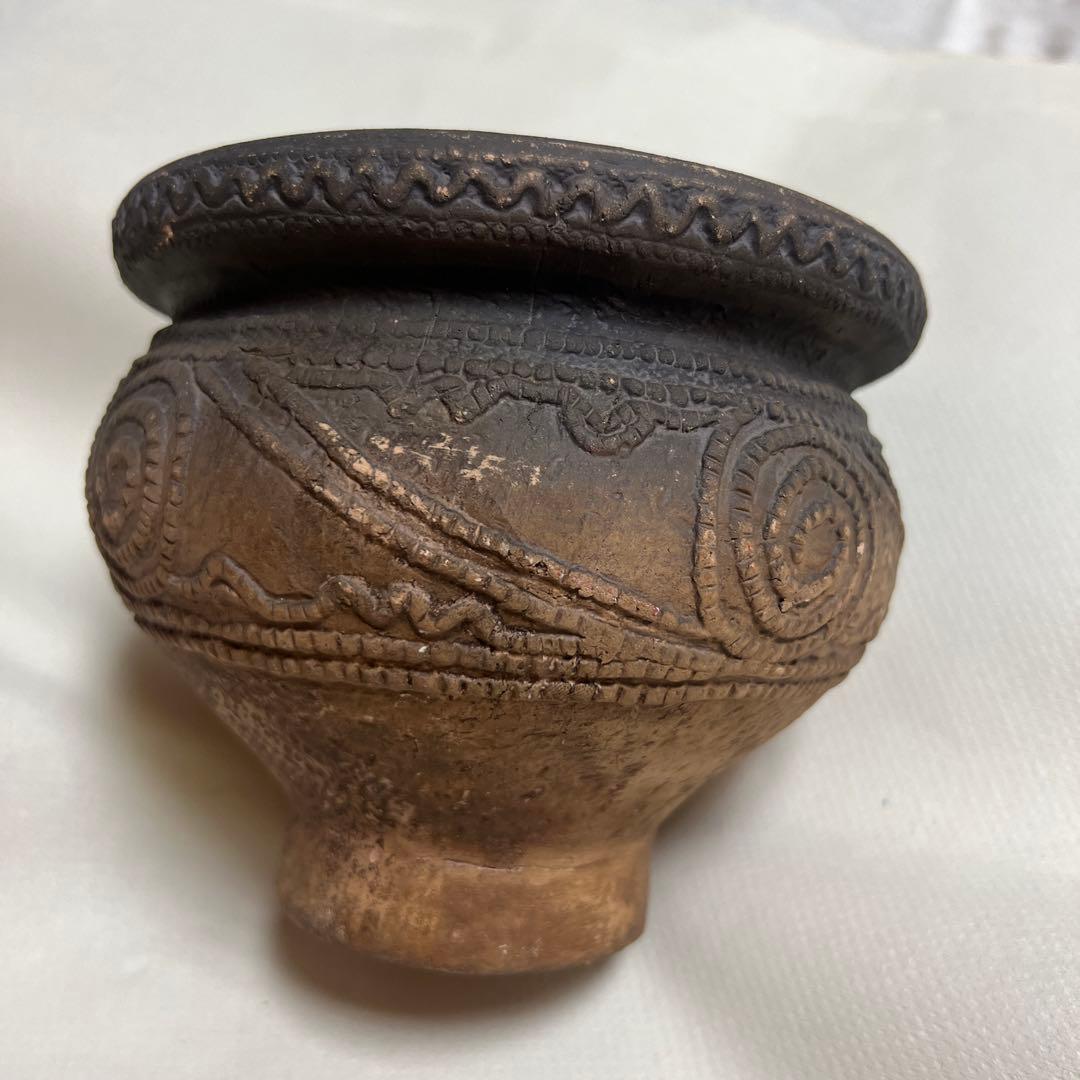 縄文時代の土器　爪形文鉢形土器（つめがたもんはちがたどき）