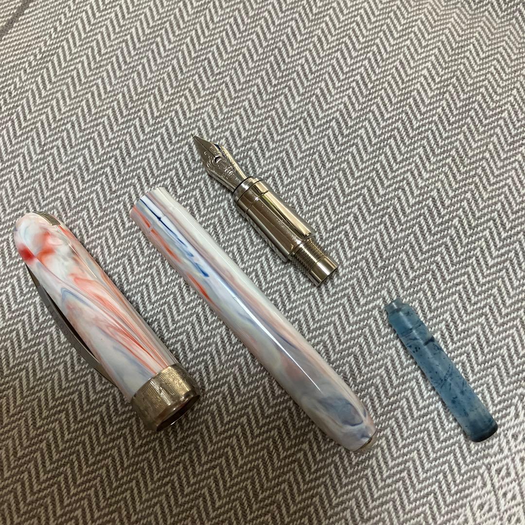 万年筆　visconti ビスコンティ　メリーゴーランド