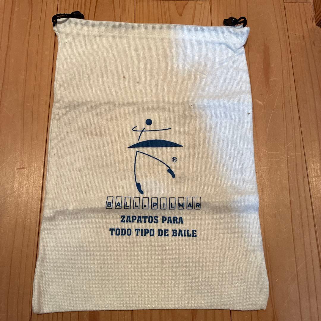 黒いヒール付きフラメンコシューズ