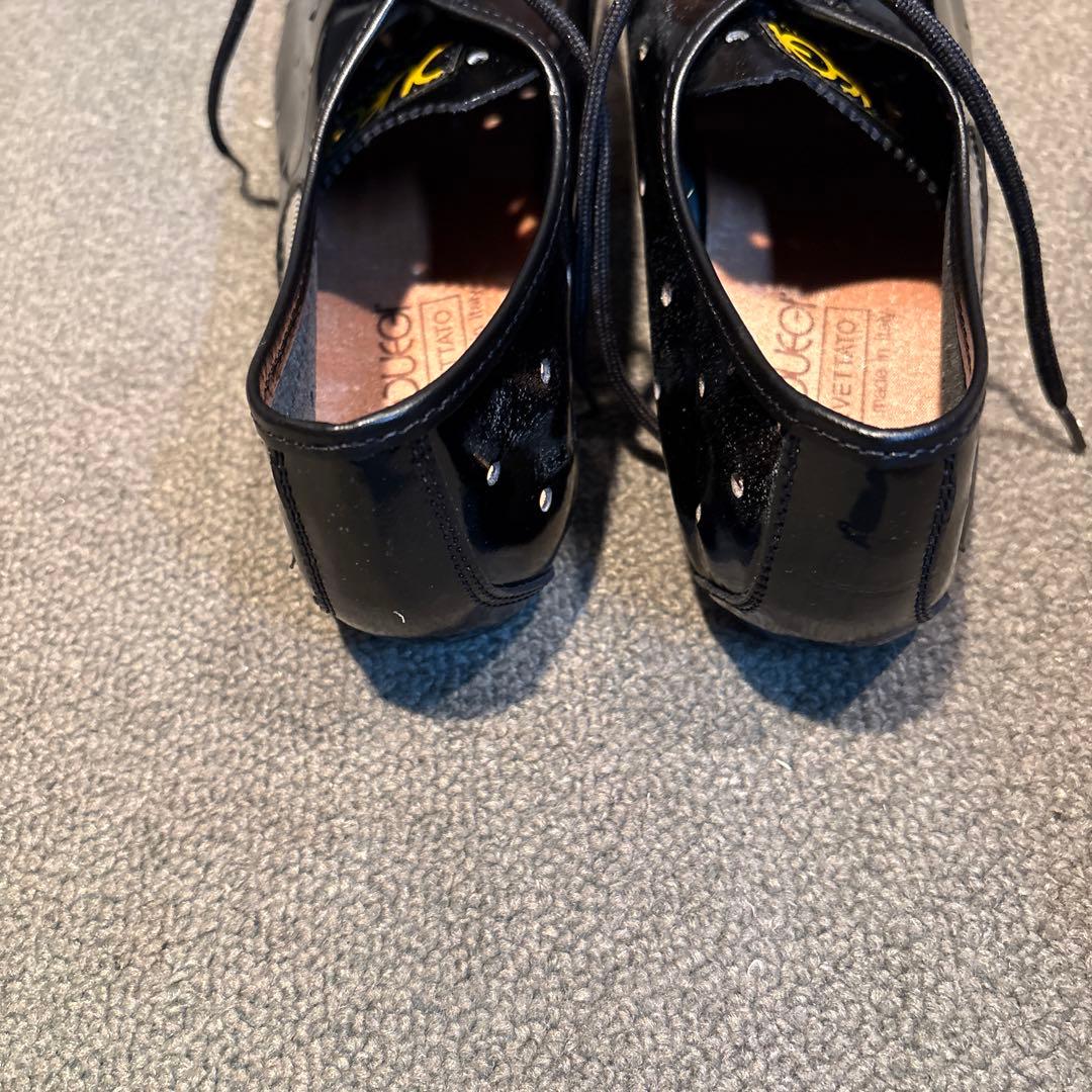 イタリア製DEUGI 103エナメルタイプ黒　サイズ41 1/2 傷有り