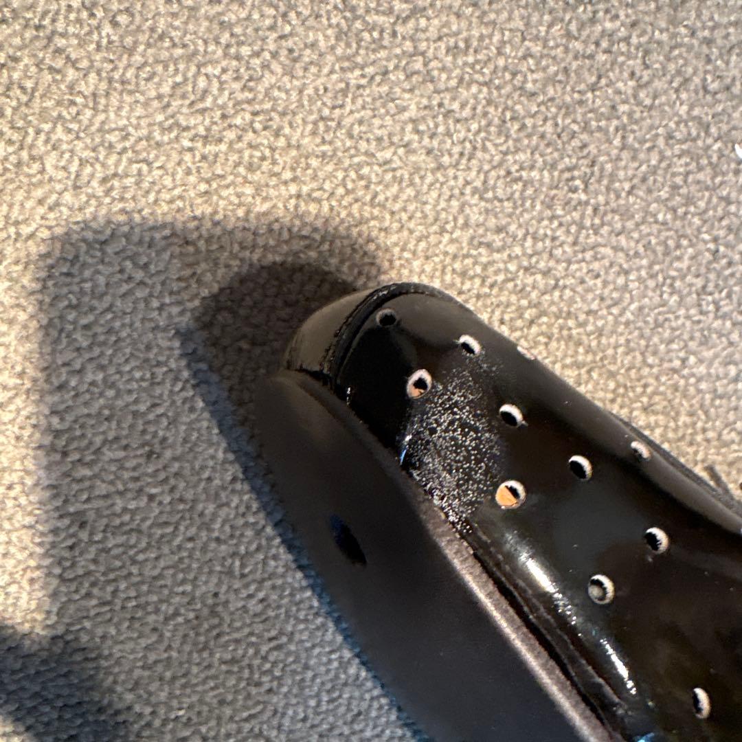 イタリア製DEUGI 103エナメルタイプ黒　サイズ41 1/2 傷有り