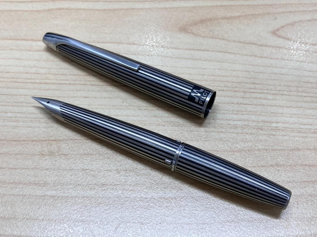 M超美品！！レア品！【PILOT】 万年筆　ミューμストライプ格子柄