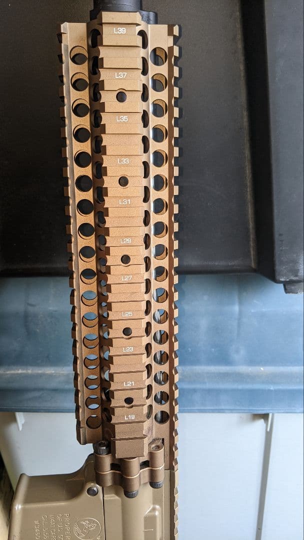 次世代電動ガンレシーライフル　　　 タンカラー ピカティニーレール