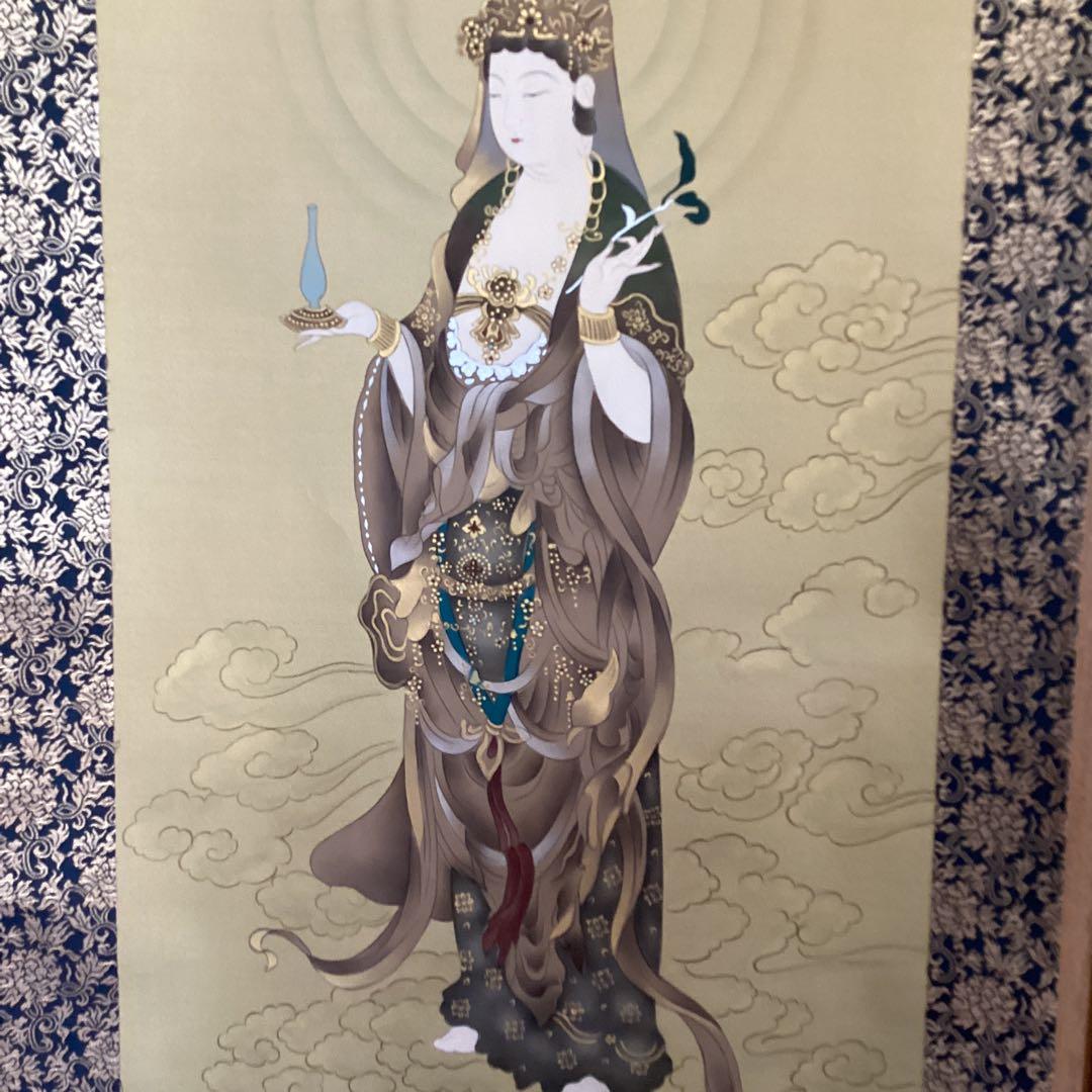 素　仙　筆　　【　絹本彩色画　・雲上観音図　】　自題共箱　軸先漆仕立木　610