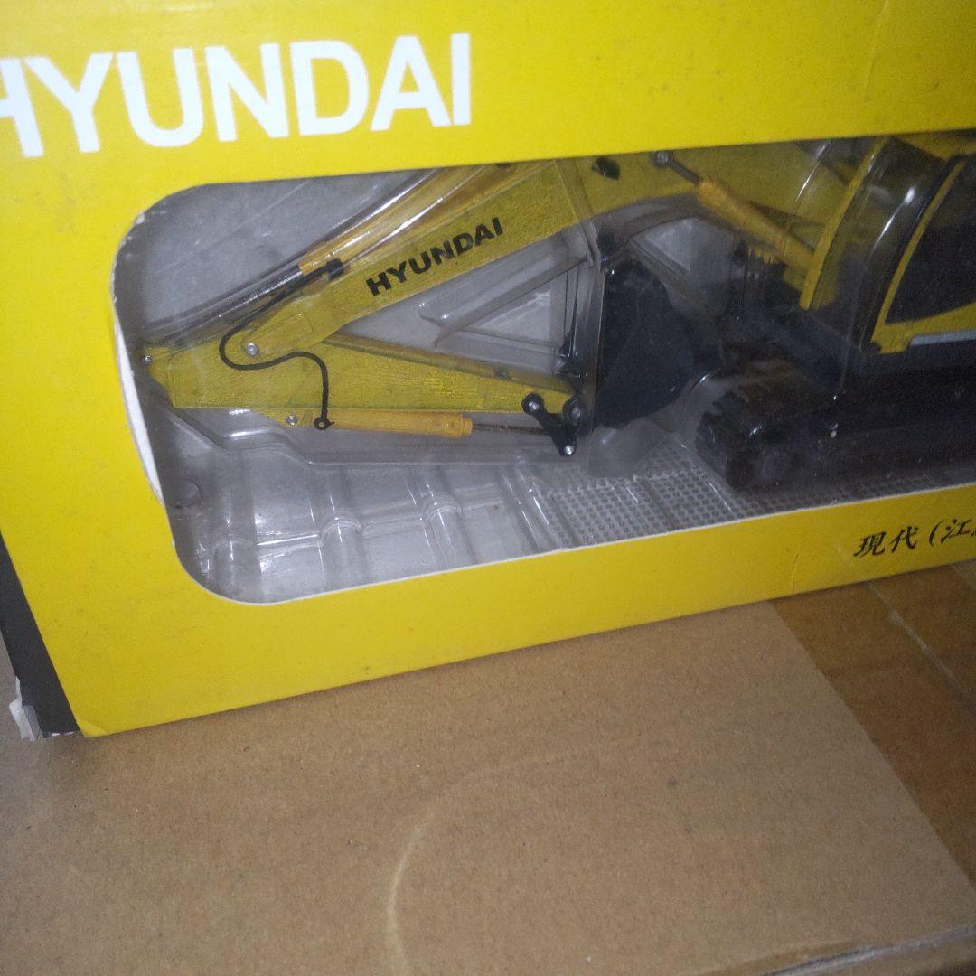 HYUNDAI 215-9 ミニチュア重機 1/40