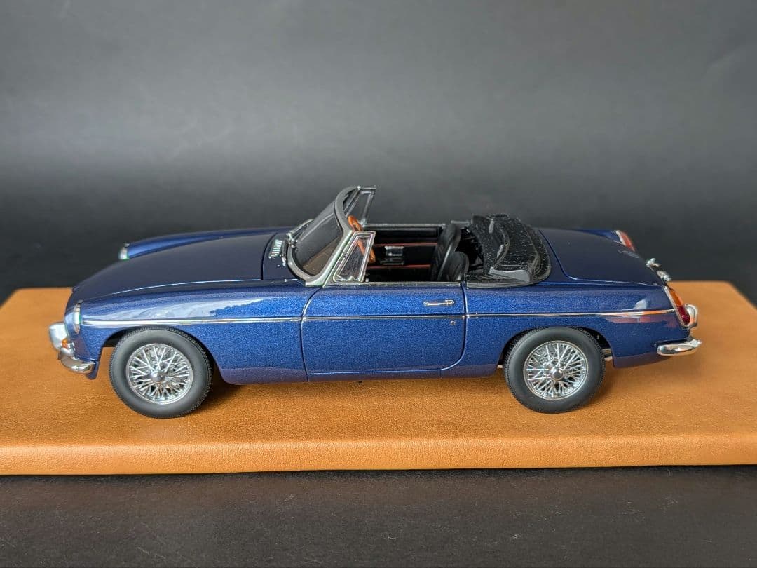 オートアート 1/18 MGB ロードスター MKⅡ PAGENT Blue