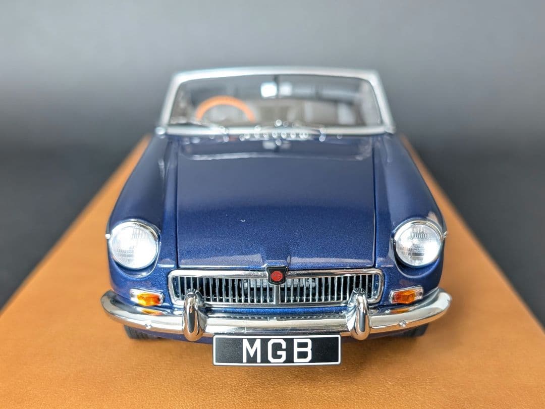 オートアート 1/18 MGB ロードスター MKⅡ PAGENT Blue