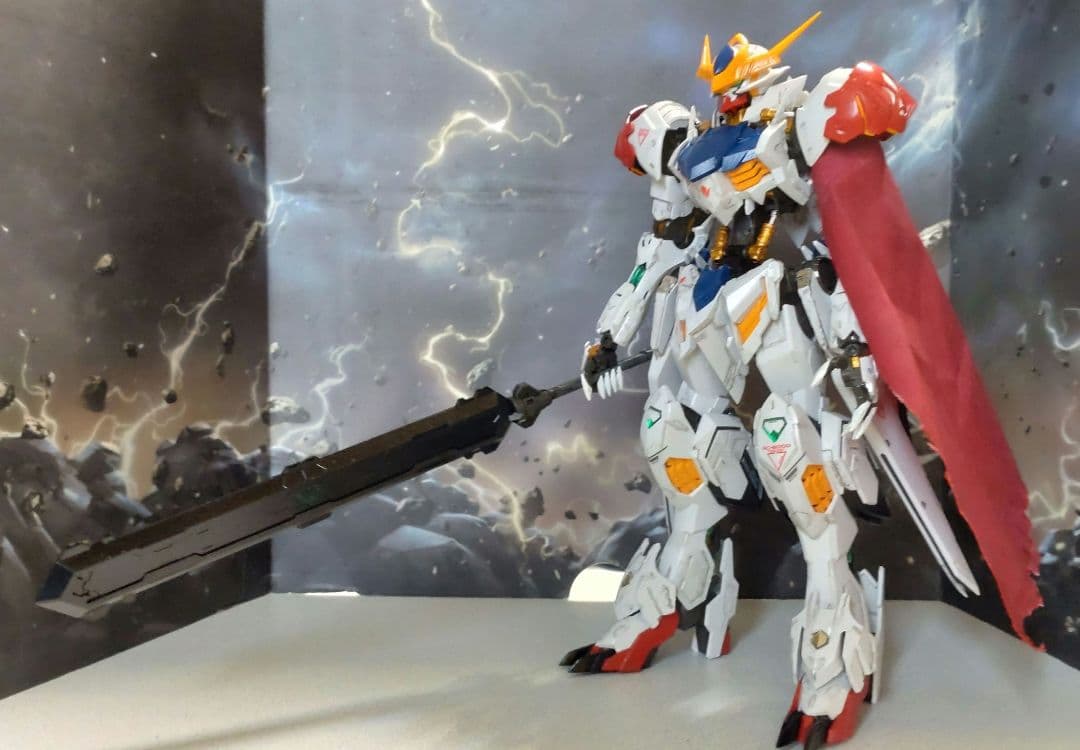 MGガンダムバルバトスルプス改完成品(塗装済)決闘マント装備
