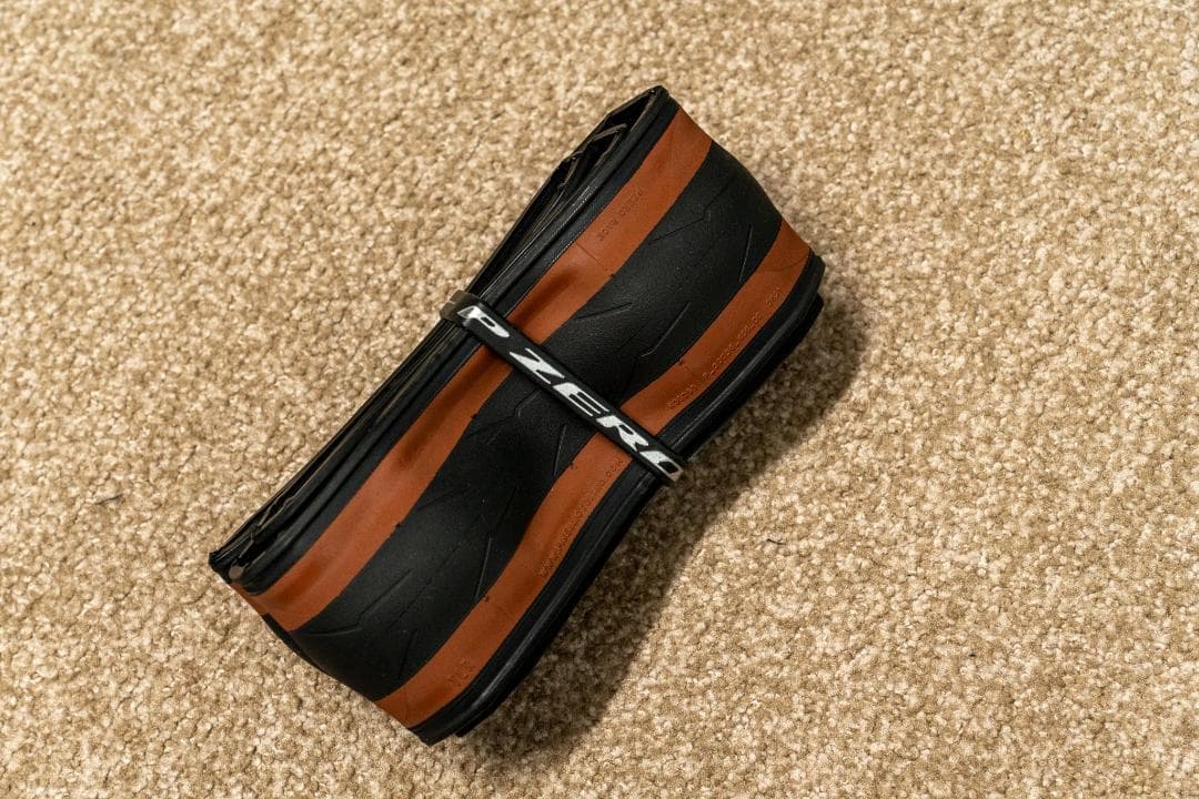 Pirelli P ZERO Race TLR 700x32cチューブレスタイヤ