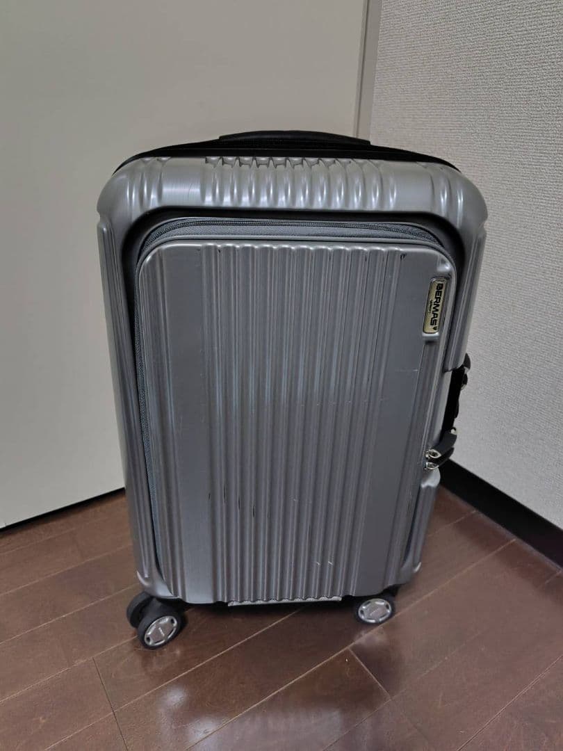 シルバー スーツケース TSAロック ビジネス 機内持ち込み