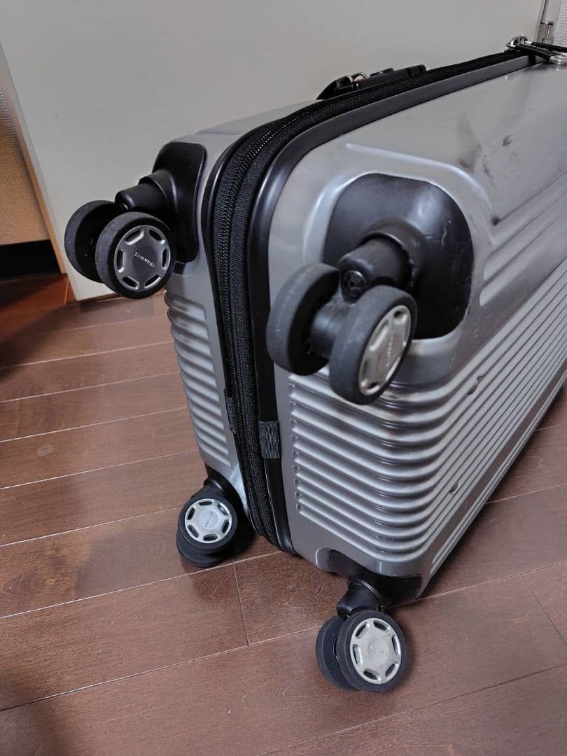 シルバー スーツケース TSAロック ビジネス 機内持ち込み