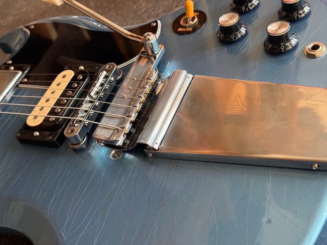 Gibson SG Standard ペルハムブルー マエストロヴァイブローラー