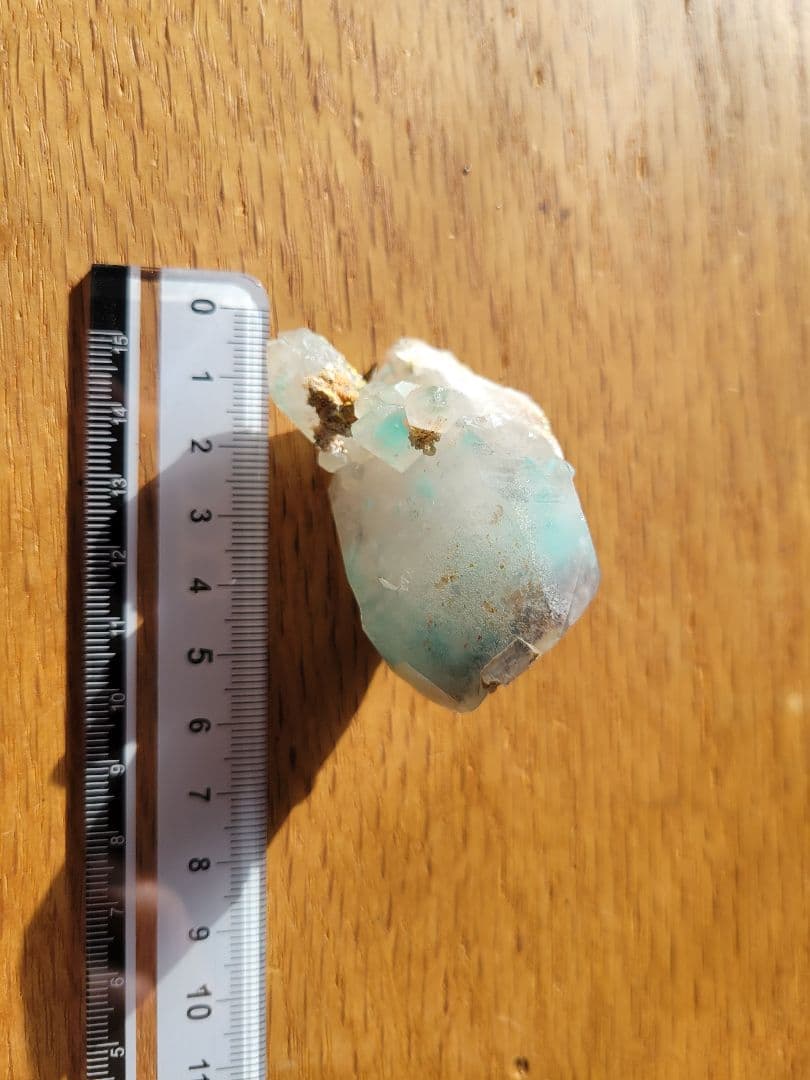 アホイト入り水晶 (南アフリカ産)　鉱物