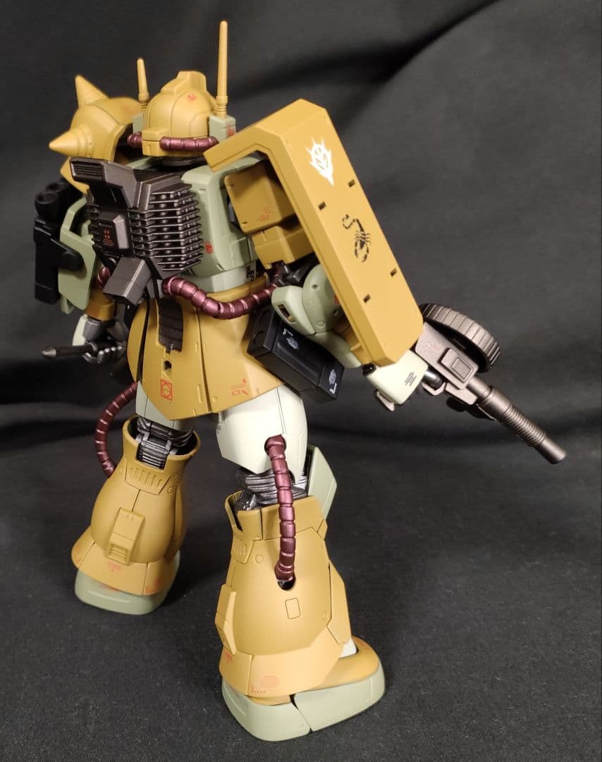 ガンプラ 塗装済完成品 ＨＧ ザク・デザートタイプ（ダブルアンテナ仕様）