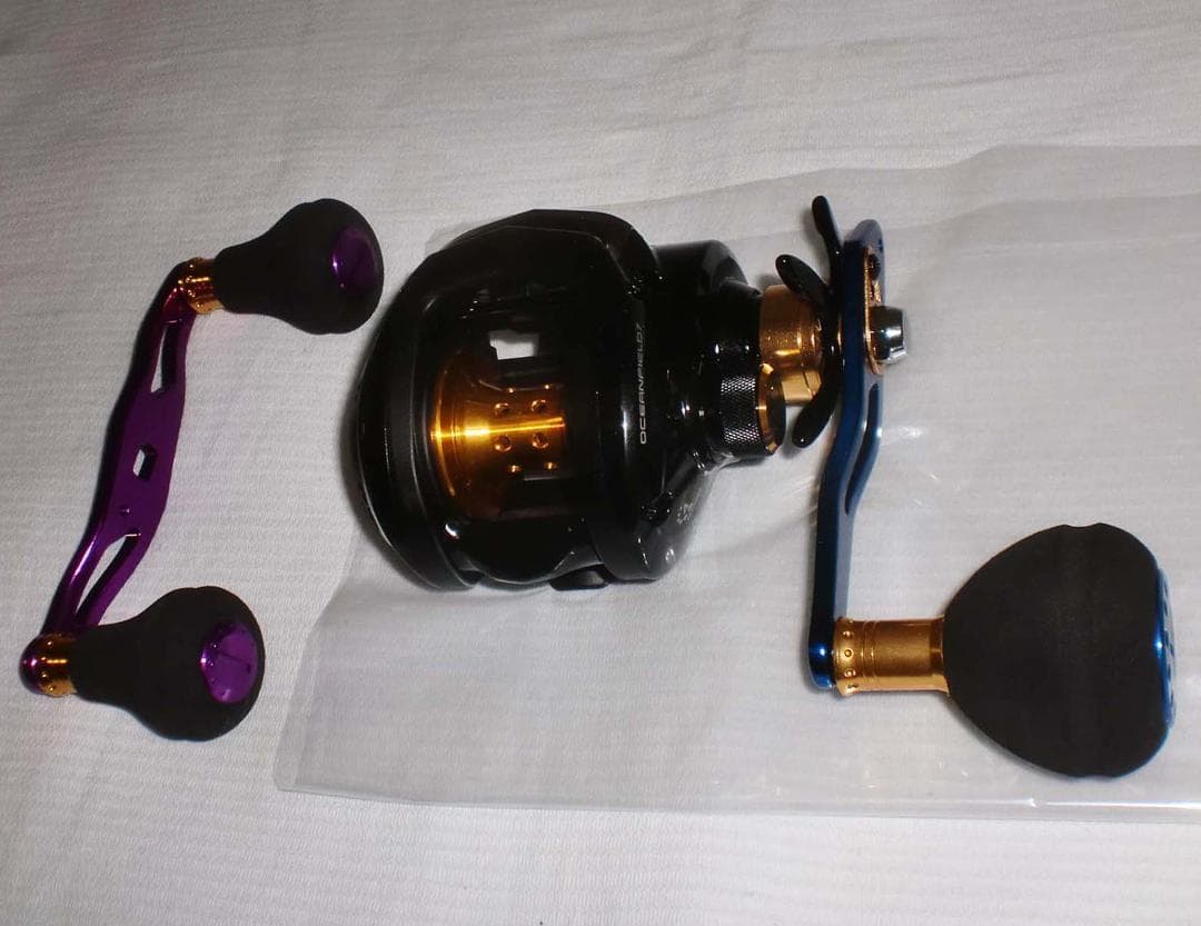 Ａｂｕ　オーシャンフィールド７【右巻き】スペアハンドル付　新品（※箱折り目有り）