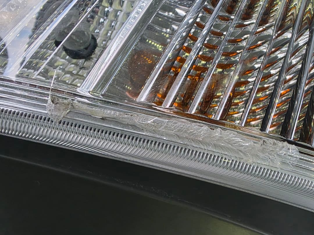 テールライト プリウスα‬ 後期型 左側 小傷割れあり