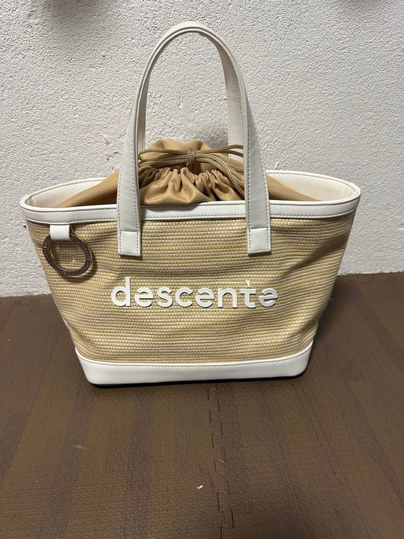 descente （デサント）ゴルフバッグ ベージュ/ホワイト
