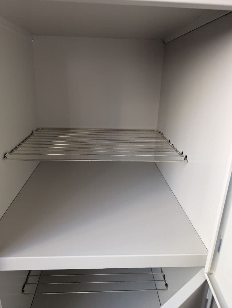 【美品中古】オフィスロッカー 8扉/棚付き/キー全て有※一部地域配送無料