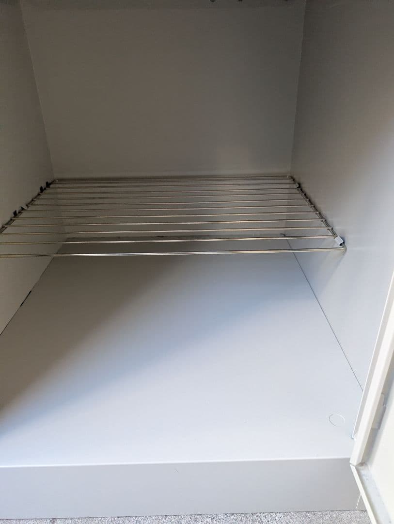 【美品中古】オフィスロッカー 8扉/棚付き/キー全て有※一部地域配送無料